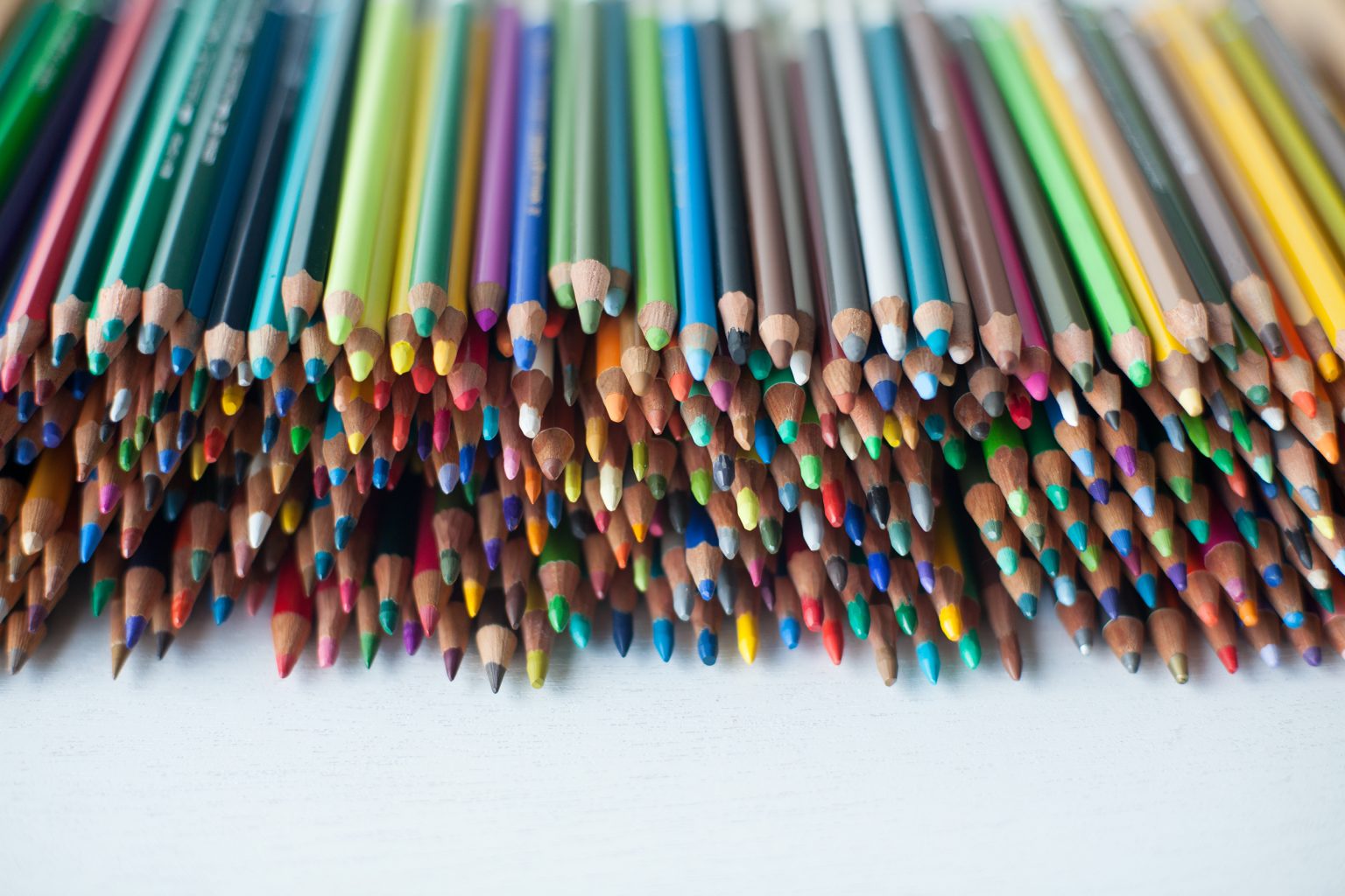 様々な色鉛筆がある / There are a lot of different types colored pencils